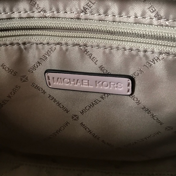 🌼Michael Kors Purse - Picture 10 of 13